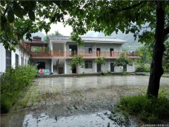 秦星人風(fēng)雨無阻，朱雀售樓中心電地暖工程順利完工